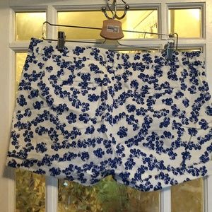 Gap blue floral cuffed 3.5" shorts Size 12